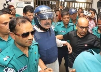 আদালতে সাবেক নৌ-পরিবহন মন্ত্রী শাজাহান খান। ছবি: সংগৃহীত